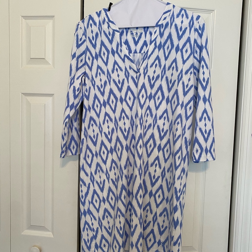 Southern Tides Ladies dress.  V neck. Size M